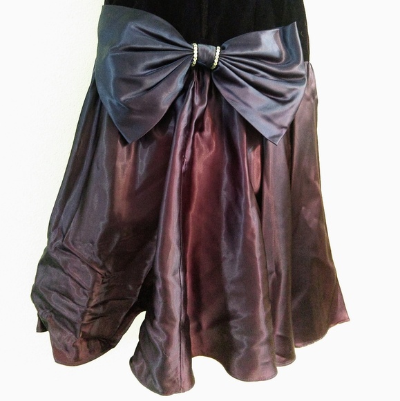 Vintage Open Back Velvet dress - Picture 6 of 8